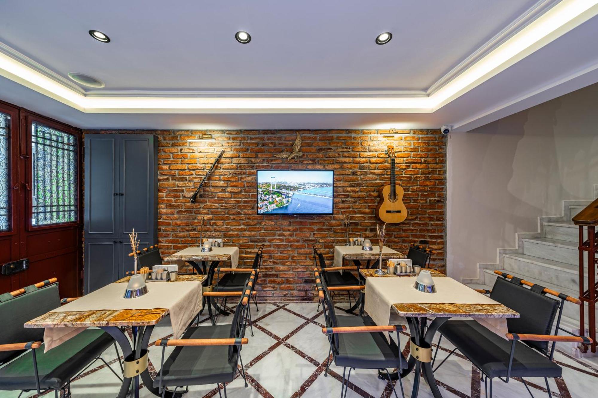 Pera Luna Premium Hotel Истанбул Екстериор снимка