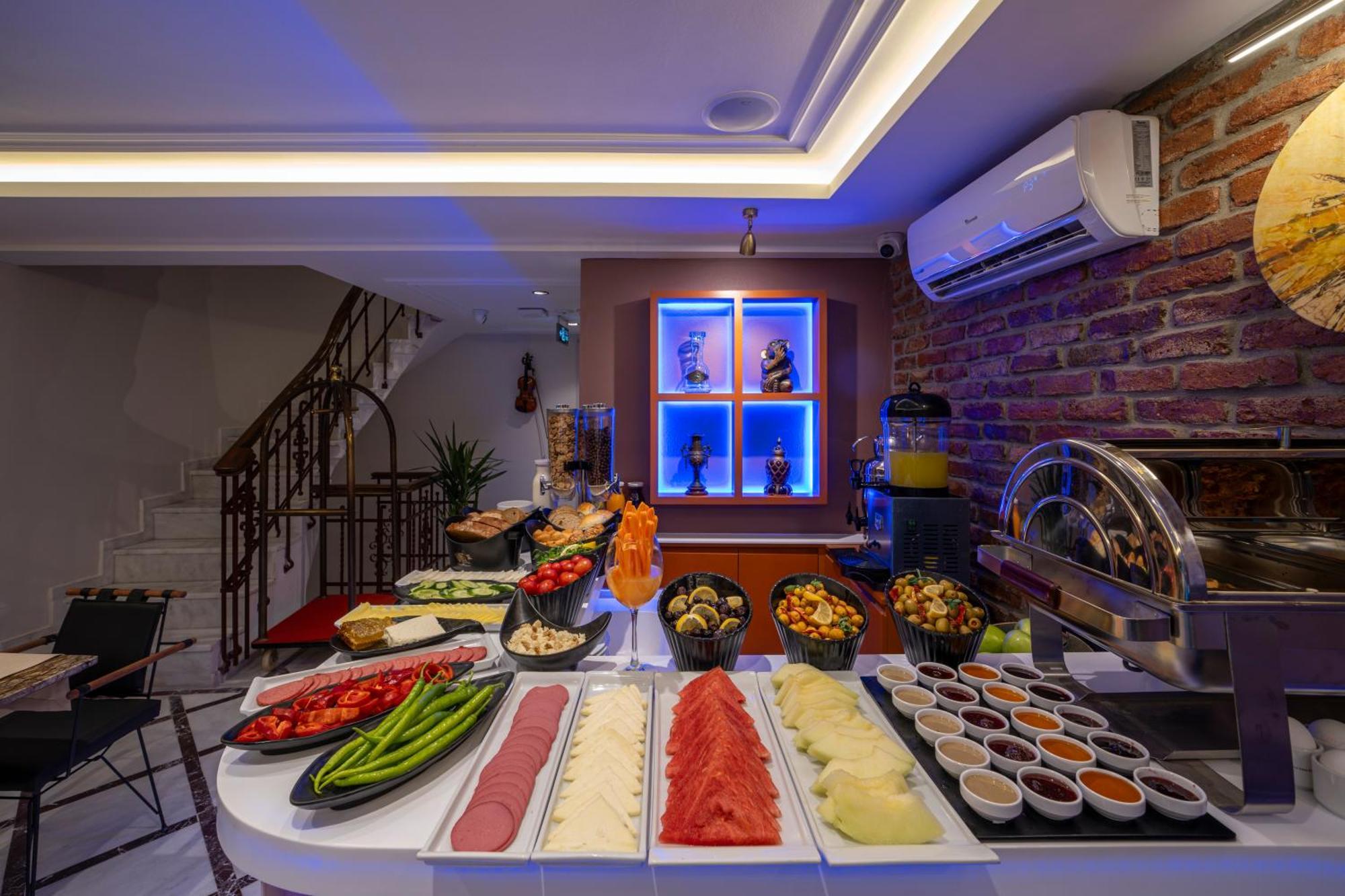 Pera Luna Premium Hotel Истанбул Екстериор снимка