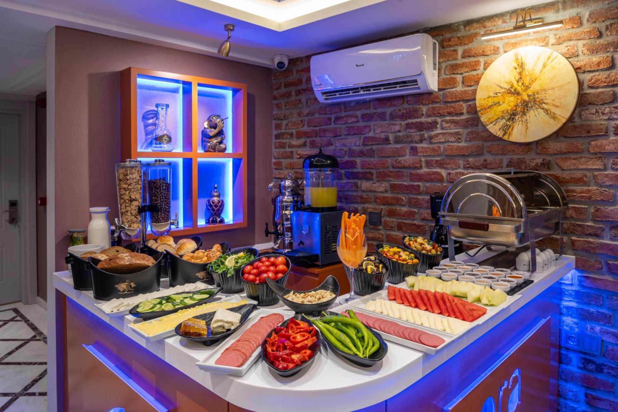 Pera Luna Premium Hotel Истанбул Екстериор снимка