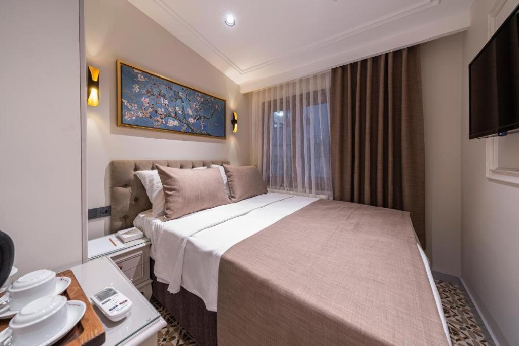 Pera Luna Premium Hotel Истанбул Екстериор снимка